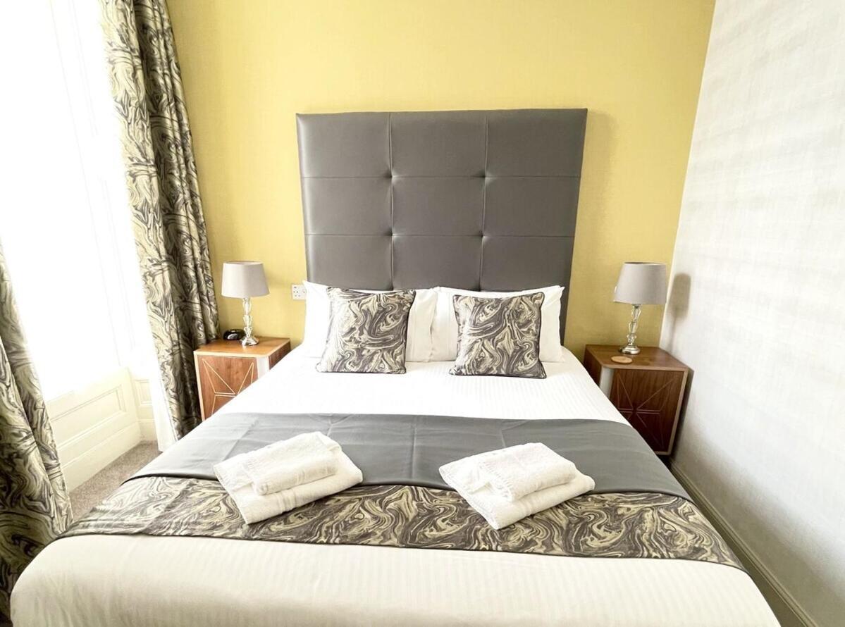The Abbotsford Hotel Callander Ruang foto