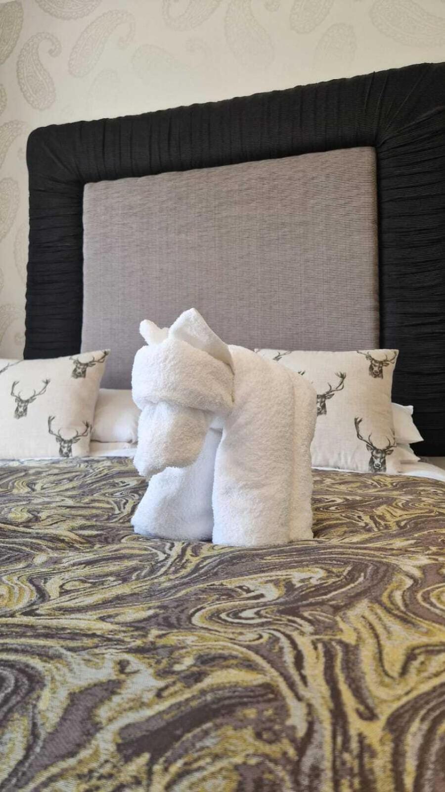 The Abbotsford Hotel Callander Bagian luar foto